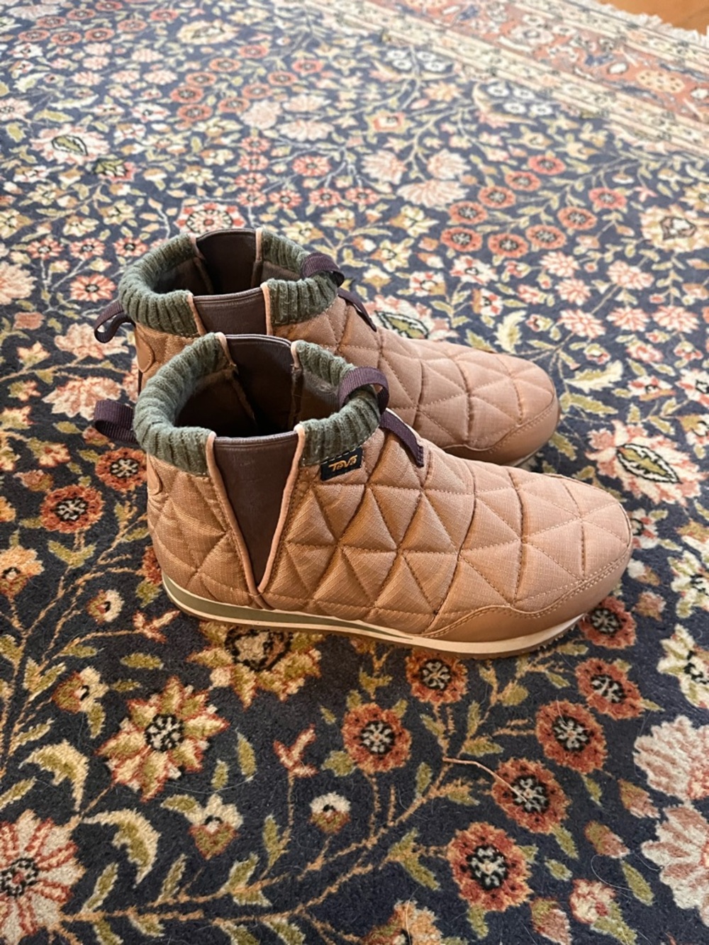 EUC Teva ReEmber Women’s Mid Boot Quilted Camel with Olive Trim